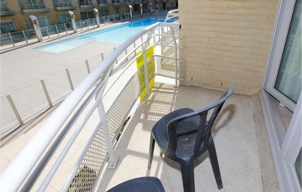 Awesome In With Outdoor Swimming Pool, 2 Bedrooms&wifi * Oostende