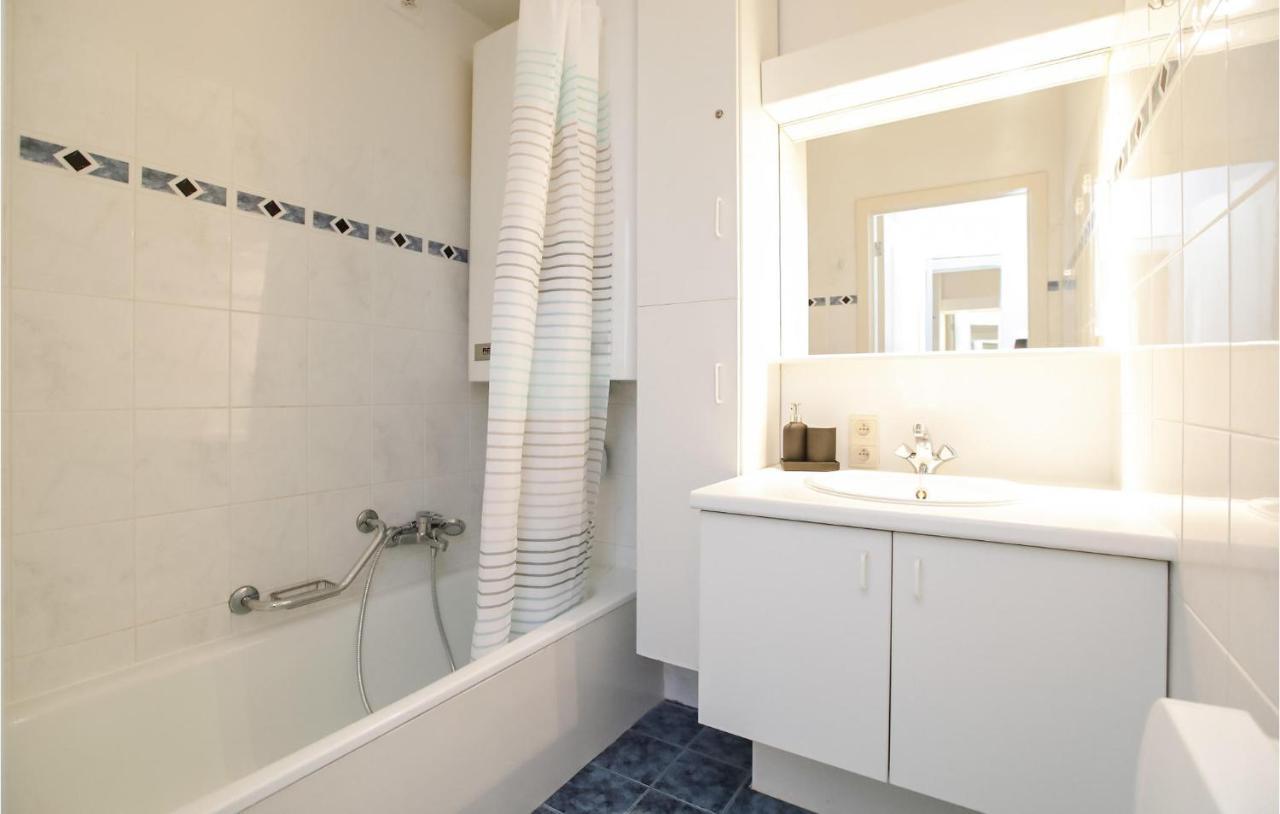 Appartement Awesome In With Outdoor Swimming Pool, 2 Bedrooms&wifi Oostende