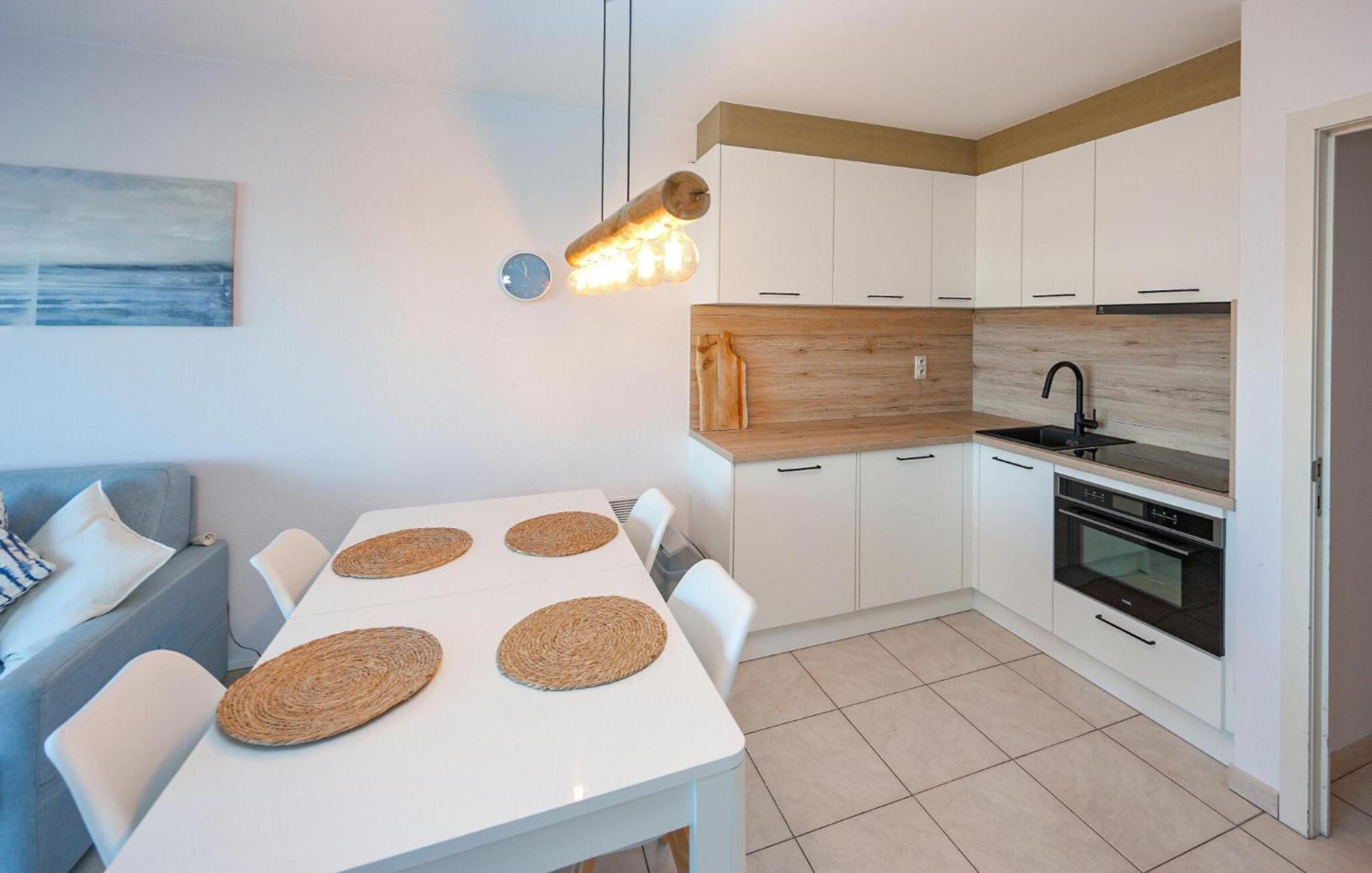Awesome In With Outdoor Swimming Pool, 2 Bedrooms&wifi *