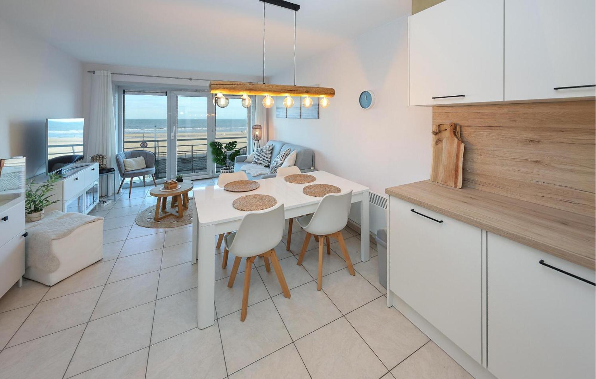 Awesome In With Outdoor Swimming Pool, 2 Bedrooms&wifi Oostende